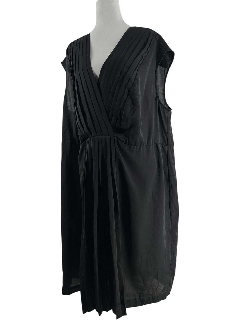 Talbots little black dress pleated flattering pockets light weight lbd sz 20 W